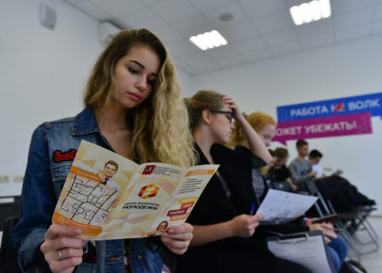 Внимание трудоустройству молодежи