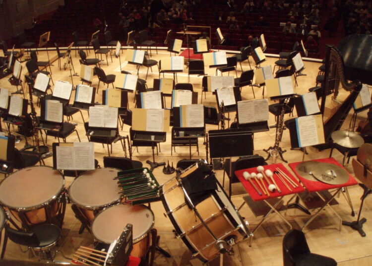 Нести творчество в массы