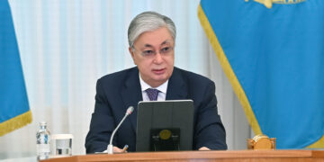 Глава государства провел совещание с акимами и руководителями государственных органов
