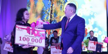 В Семее состоялся праздничный концерт «Ару көктем» в честь Международного женского дня