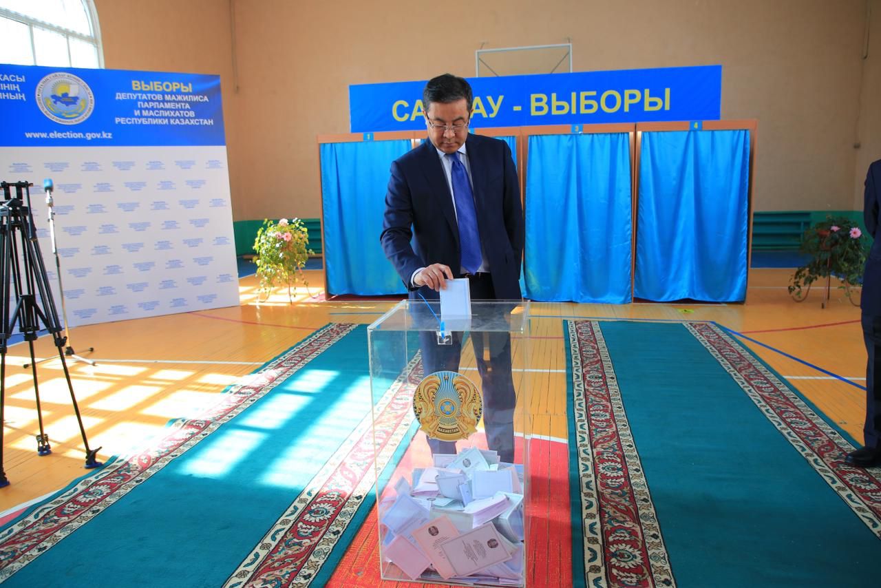 Аким области Абай Нурлан Уранхаев проголосовал на выборах депутатов Мажилиса Парламента и маслихатов всех уровней