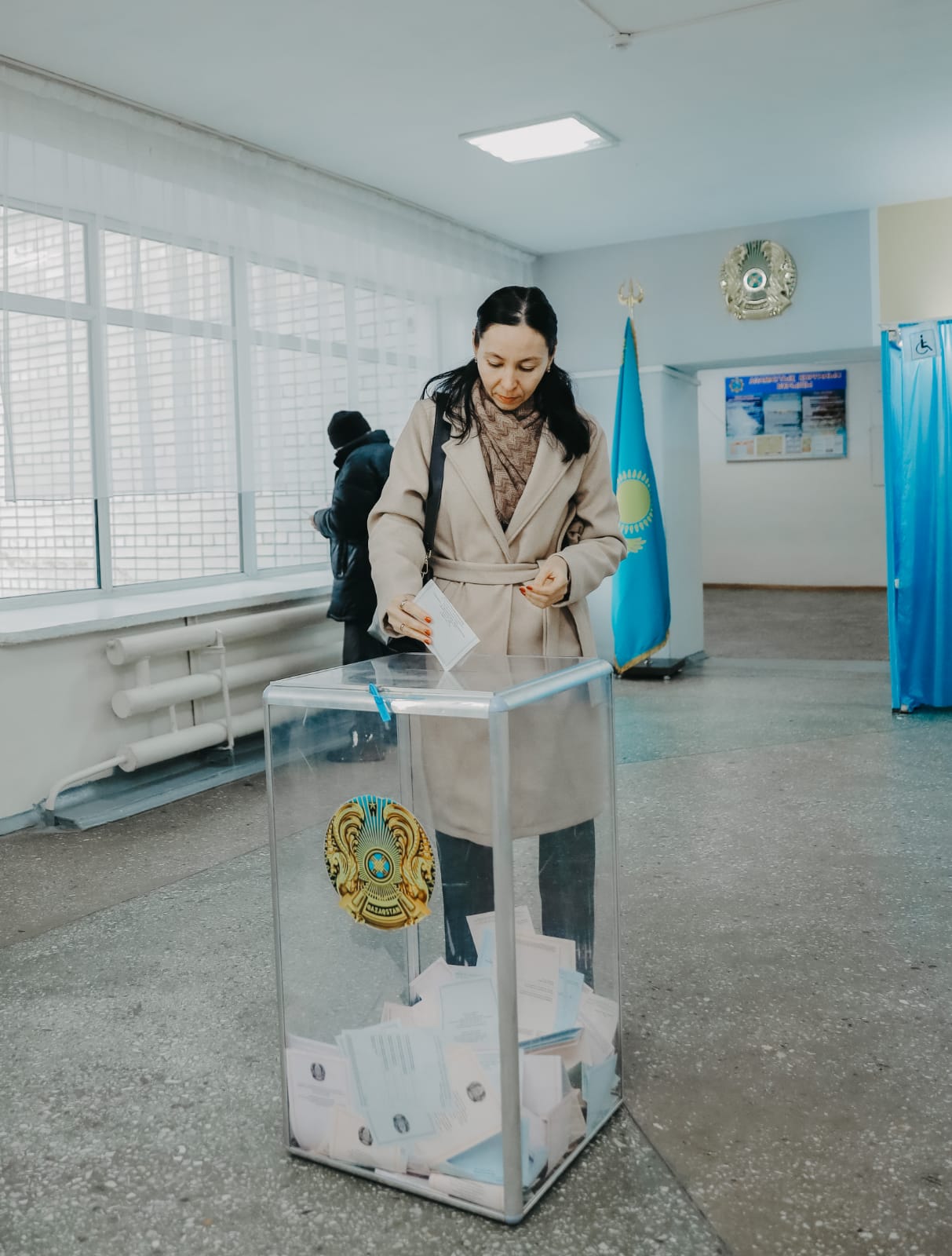 Династия учителей в полном составе проголосовала в области Абай