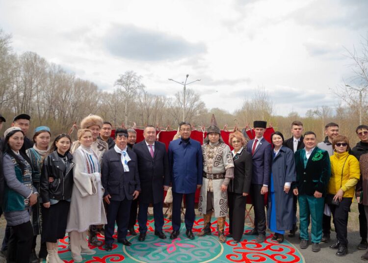 В Семее празднуют День единства народов Казахстана 