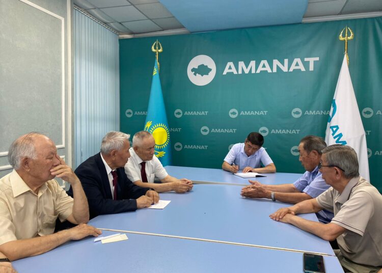 ДЕПУТАТ МАЖИЛИСА ВСТРЕТИЛСЯ С ВЕТЕРАНАМИ ТРУДА