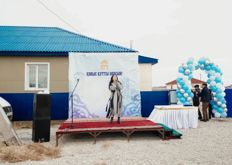 32 многодетным семьям вручены ключи от домов