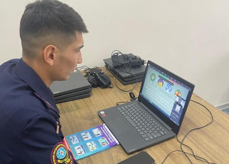 Сотрудники Управления по чрезвычайным ситуациям города Семей напоминает о мерах безопасности на водоемах в зимний период