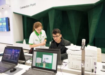 Сотрудники ЦОН теперь оказывают госуслуги в общественных местах