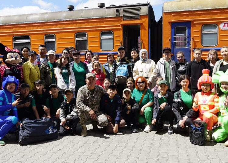 ОЧЕРЕДНОЙ ПОТОК ДЕТЕЙ ВОЕННЫХ ОТПРАВИЛИСЬ В ЛАГЕРЬ