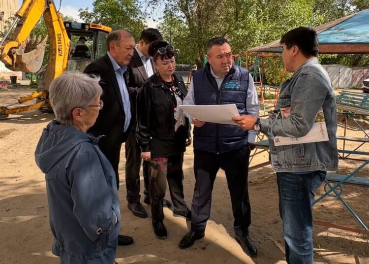 Благоустройство дворовых территорий продолжается в Семее