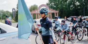 В Семее в честь Дня Государственных символов прошел велопробег среди детей