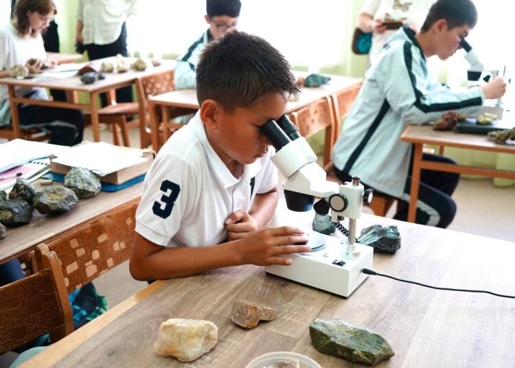 В области Абай открылись 5 профильных лагерей для школьников