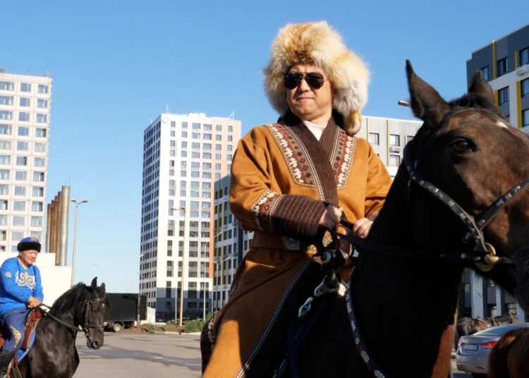 В Астане прошел красочный парад всадников в преддверии Всемирных игр кочевников