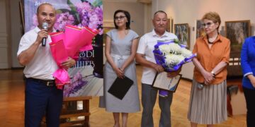 На вернисаже как-то раз…