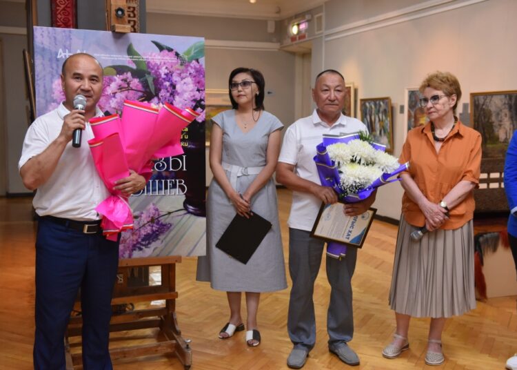 На вернисаже как-то раз…