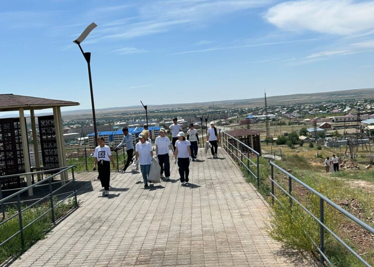 Уборку аллеи «Битан тау» провели в Аягозском районе