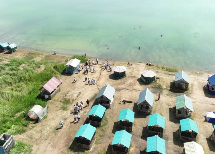 «Сохраним жемчужину Бескарагая» — масштабная уборка берегов озера Шошкалы прошла в Бескарагайском районе