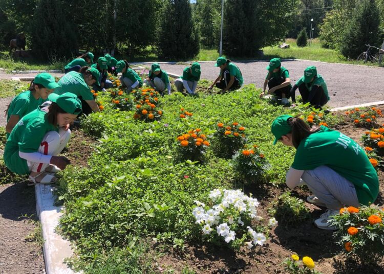 Парк «Болашак» привели в порядок в ходе уборки в Урджарском районе