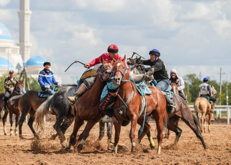 Сборная Казахстана по кокпару проводит первые тренировки на стадионе Игр кочевников в Астане