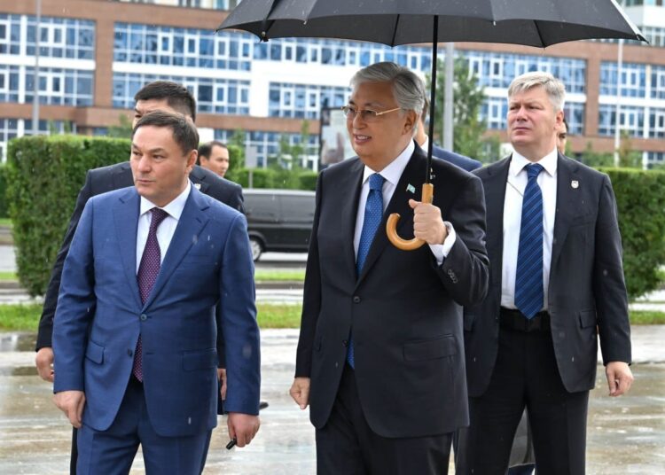 Президенту представили форму национальной сборной для участия в Играх кочевников