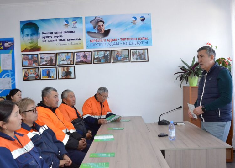 Члены Народного штаба провели встречу с железнодорожниками