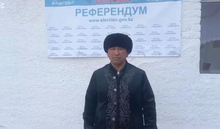 Известный беркутчи Ерзат Байкадамов проголосовал на референдуме