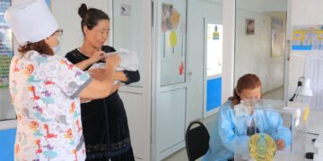 В районе Мақаншы мамам вручили подарки 