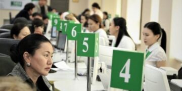 В день референдума казахстанцы смогут получить временную прописку