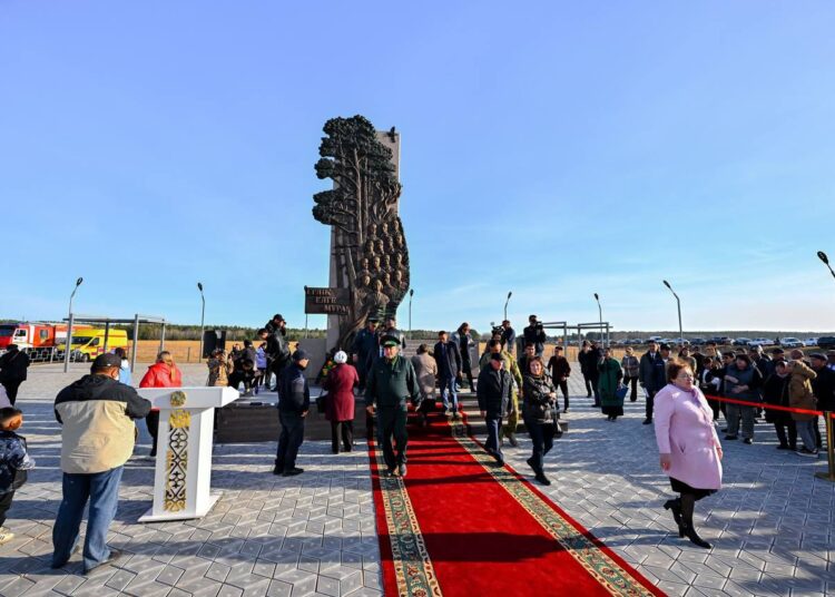 В области Абай открылся памятник пожарным и лесникам, погибшим при тушении лесных пожаров в регионе