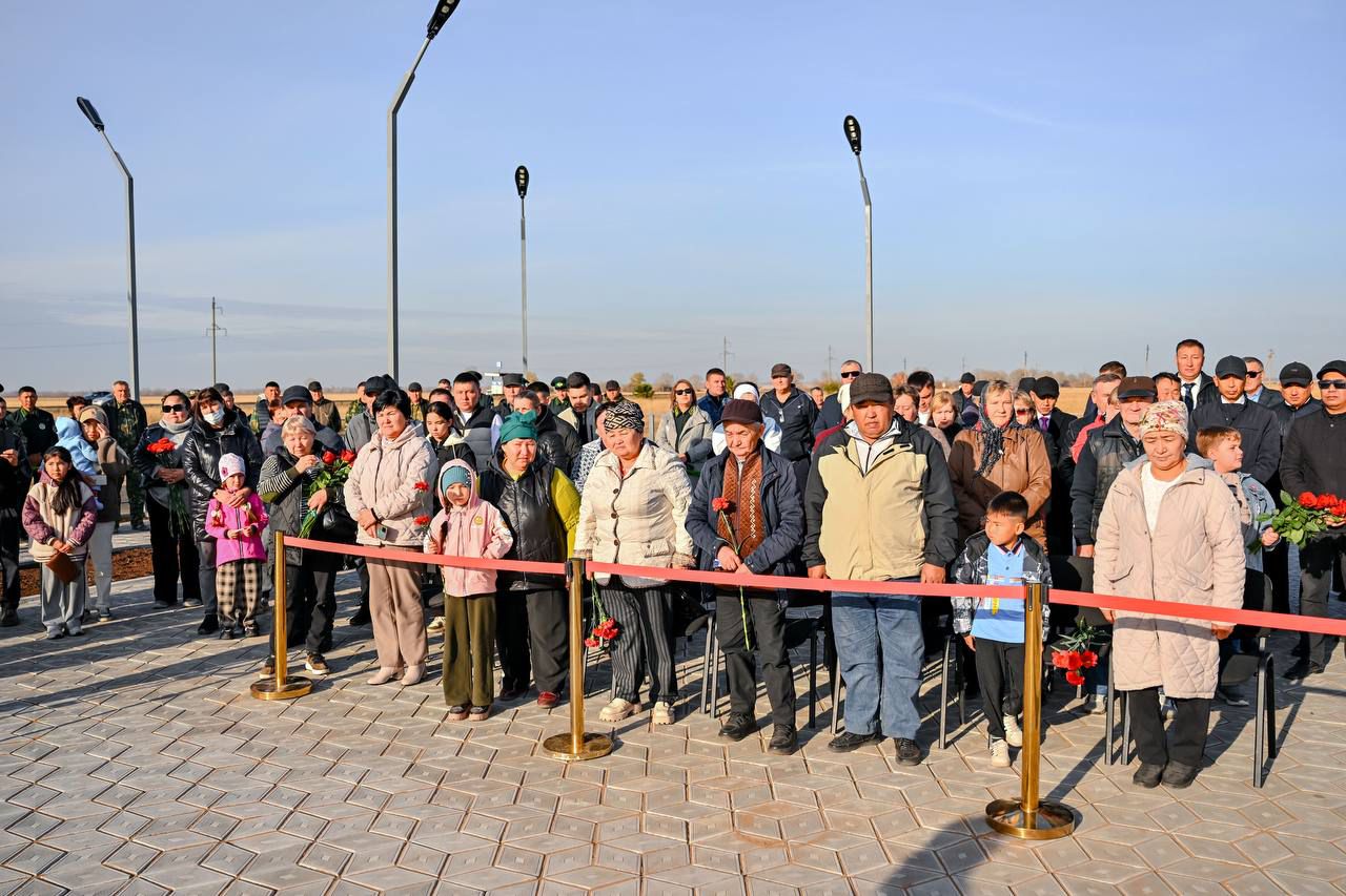 В области Абай открылся памятник пожарным и лесникам, погибшим при тушении лесных пожаров в регионе