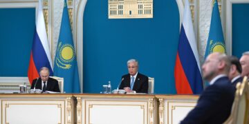 Касым-Жомарт Токаев и Владимир Путин приняли участие в пленарном заседании ХХ Форума межрегионального сотрудничества Казахстана и России