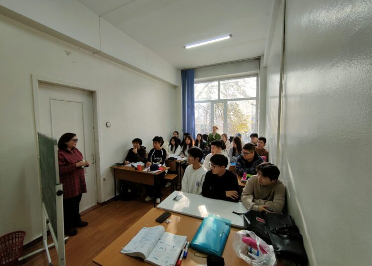 День национальной валюты Казахстана в группах иностранных студентов в КазНУ имени аль-Фараби