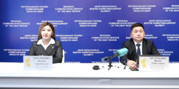 В области Абай число государственных служащих увеличилось почти на 300 человек