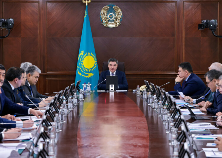 Олжас Бектенов провел заседание республиканского штаба по координации противопаводковых мероприятий