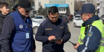 В Семее с участием налоговиков прошла совместная акция, направленная на борьбу с должниками