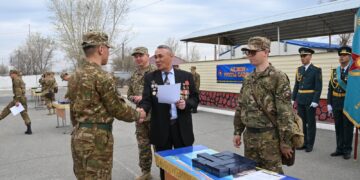 В Семее проводили солдат