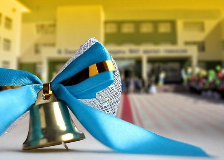 Последний звонок в области Абай: внимание к выпускникам, поддержка талантов