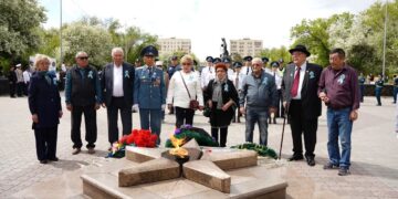 Память жива: ветераны органов внутренних дел области Абай почтили подвиг героев Великой Отечественной войны