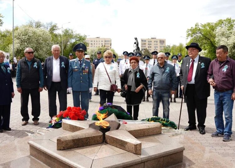 Память жива: ветераны органов внутренних дел области Абай почтили подвиг героев Великой Отечественной войны