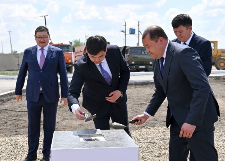 В Семее началось строительство индустриального парка по производству чипов и электроники