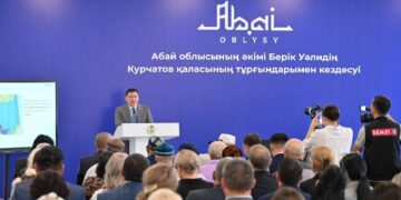 Социальное развитие и стратегические планы: аким Абайской области провёл встречу с жителями Курчатова