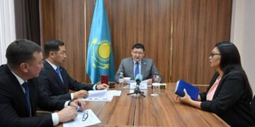 Берик Уали выслушал жителей Курчатова и пообещал поэтапное решение проблем