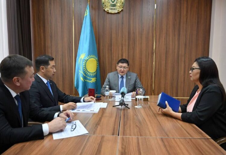 Берик Уали выслушал жителей Курчатова и пообещал поэтапное решение проблем