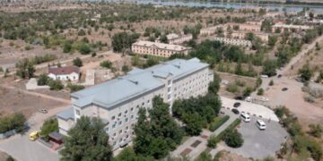 В Курчатове продолжается поэтапный ремонт городской больницы