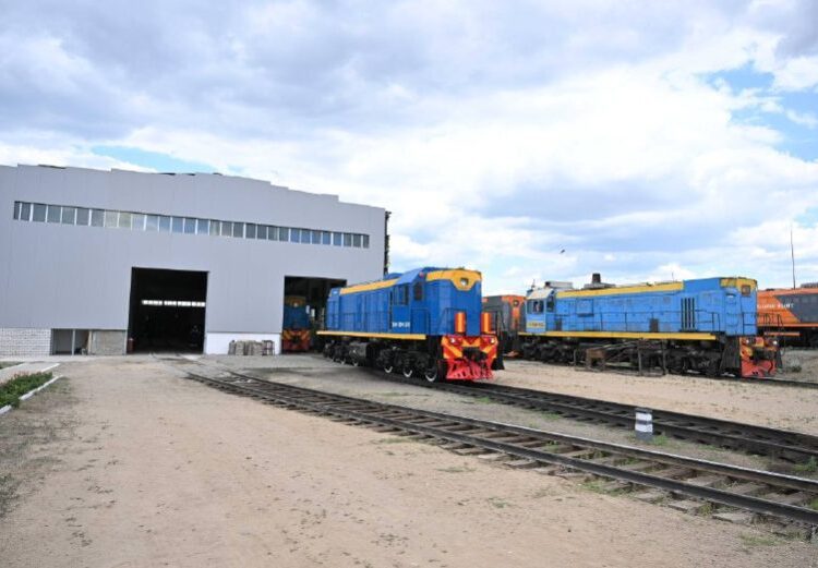 Аким области посетил предприятие по ремонту локомотивов в Курчатове