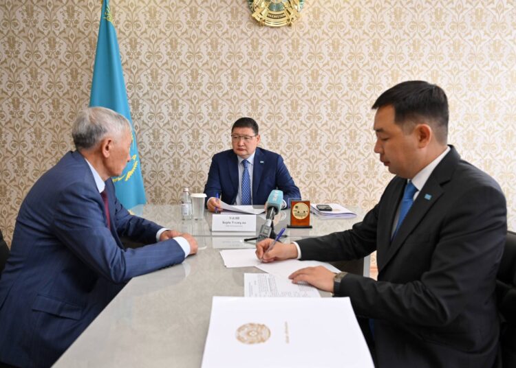 Аким области выслушал обращения жителей Абайского района