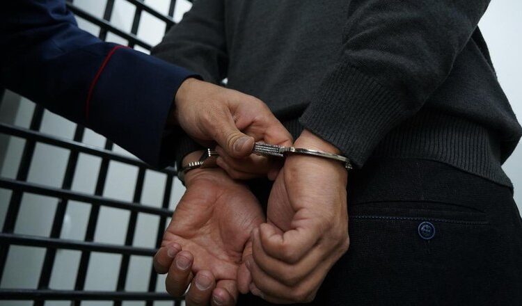 Попытка незаконного вывоза крупной суммы валюты пресечена на границе