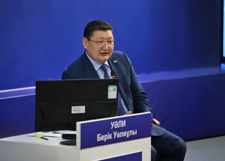 Аким Абайской области встретился с жителями Бескарагайского района: озвучены ключевые проекты и планы