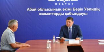 Берик Уали провёл приём граждан в Бескарагайском районе: в центре внимания — вода, дороги и свет