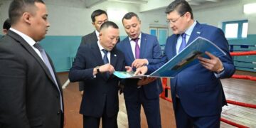 Аким Абайской области посетил спортшколу в Бескарагае: здание ожидает капитальный ремонт