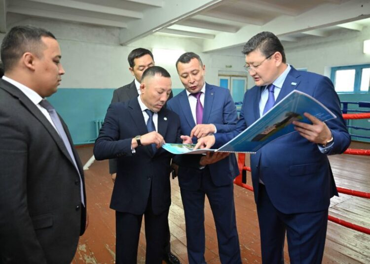 Аким Абайской области посетил спортшколу в Бескарагае: здание ожидает капитальный ремонт